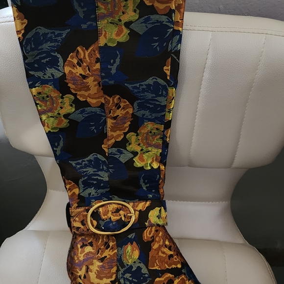 Boots - Picture 4 of 4